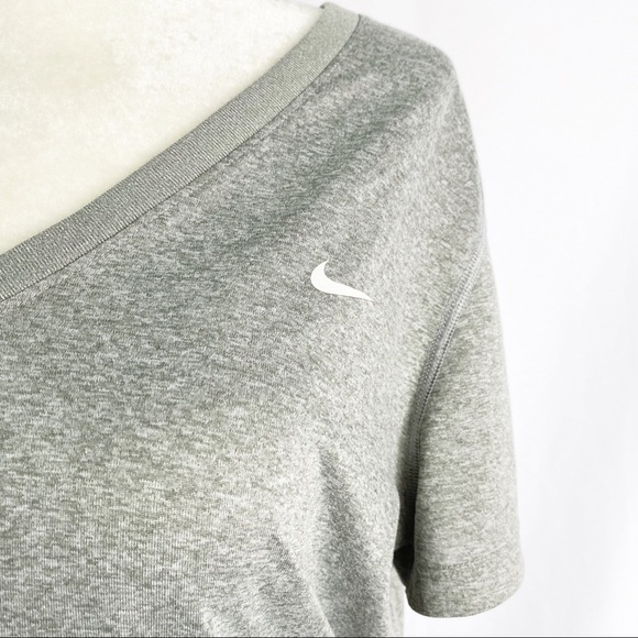 Nike Dri-Fit VNeck tee shirt short sleeve Athletic - Picture 4 of 6